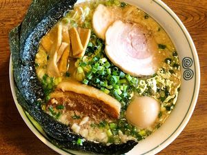Slurp! Ramen Kuah Gurih Kental Beragam Topping Ini Bikin Ngiler