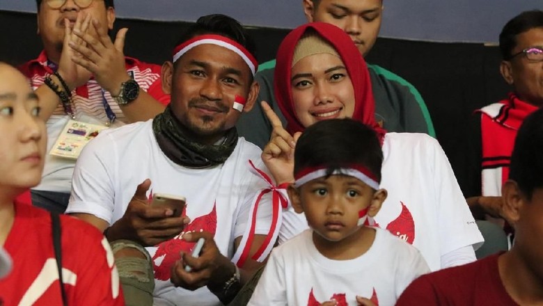 Ramdani Lestaluhu Dukung Langsung Timnas U-23 di Stadion Patriot Ramdani Lestaluhu Dukung Langsung Timnas U-23 di Stadion Patriot