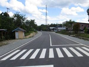 Jalan Perbatasan di Entikong Kian Mulus Jalan Perbatasan di Entikong Kian Mulus