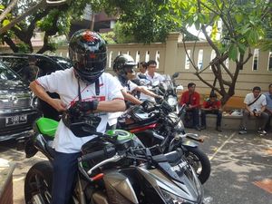 9 Sekjen Pro-Jokowi Bakal Pakai Moge Serahkan Daftar Timses ke KPU 9 Sekjen Pro-Jokowi Bakal Pakai Moge Serahkan Daftar Timses ke KPU