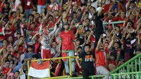 Suporter Indonesia terus memberikan semangat kepada Lilipaly dkk.