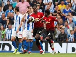 MU baru bisa menambah gol di pengujung babak kedua. Paul Pogba yang menjadi pencetak golnya dengan tendangan penalti. (Foto: David Klein/Reuters)