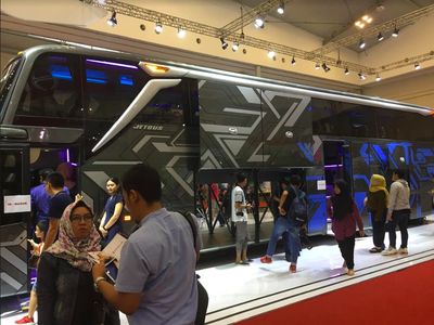 Badan Bus Ini Bisa Muat 4 Skutik