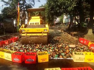 Pemkot Depok Musnahkan 10.108 Botol Miras