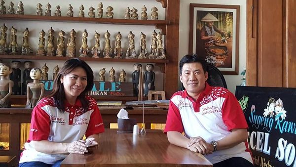 Mantan Atlet Badminton Susi Susanti Hobi Kulineran Bareng Suami