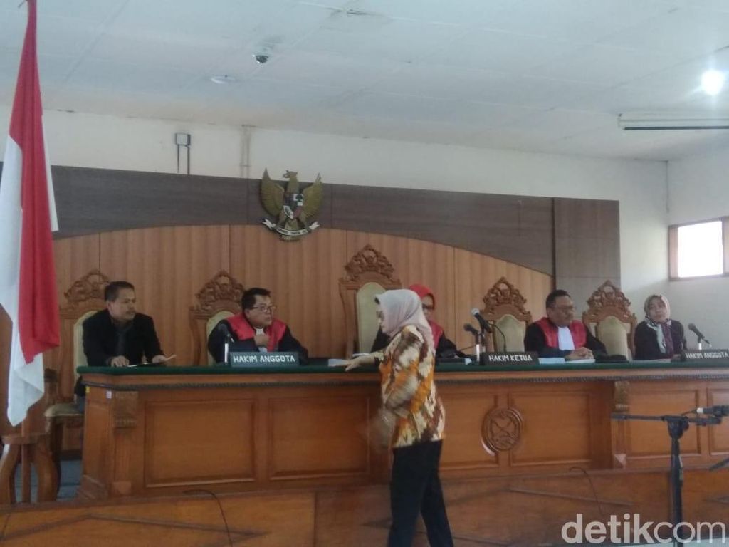 Terima Suap, Eks Bupati Subang Imas Dituntut 8 Tahun Bui Terima Suap, Eks Bupati Subang Imas Dituntut 8 Tahun Bui