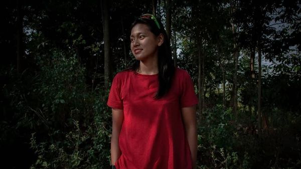 Foto Aksi Sepeda Atlet Cantik Peraih Emas Tiara Andini