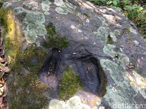 Foto: Batu Pengabul Keinginan dari Ciamis