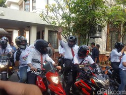 Tiru Jokowi, Sekjen KIK Berangkat ke KPU Naik Moge