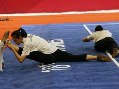 Mau Punya Badan Selentur Lindswell Kwok? Begini Olahraganya