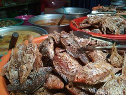 Krenyes  Renyahnya Ikan Wader di Warung Mak Ti Bikin Nagih