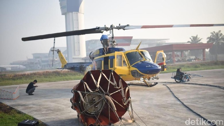 Kebakaran Hutan di Kalbar Meluas, 8 Heli Water Bombing Dikerahkan