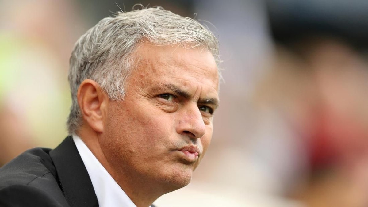 Jose Mourinho mengkritik wasit usai Manchester United kalah dari Brighton. (Foto: Dan Istitene/Getty Images)