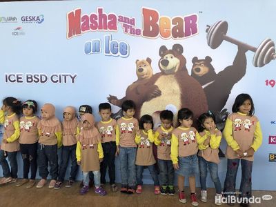 Antusiasme Anak-anak Saat Nonton Masha and The Bear on Ice