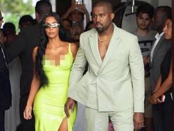 Kanye West Bagikan Sneakers Yeezy Rp 3,3 Juta ke Anak Yatim Piatu di Uganda