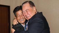 Momen Haru Reuni Keluarga Korut-Korsel Usai 65 Tahun Berpisah