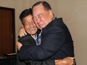 Momen Haru Reuni Keluarga Korut-Korsel Usai 65 Tahun Berpisah Momen Haru Reuni Keluarga Korut-Korsel Usai 65 Tahun Berpisah
