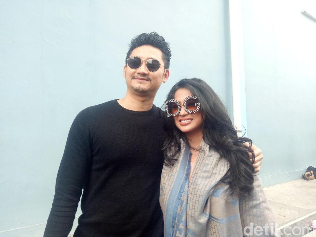 Setahun Menikah, Dewi Persik Masih Tunda Momongan Setahun Menikah, Dewi Persik Masih Tunda Momongan