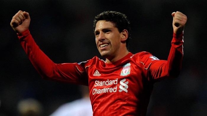 BOLTON, ENGLAND - OCTOBER 31:  Maxi Rodriguez of Liverpool celebrates scoring the winning goal during the Barclays Premier League match between Bolton Wanderers and Liverpool at the Reebok Stadium on October 31, 2010 in Bolton, England.  (Photo by Laurence Griffiths/Getty Images)