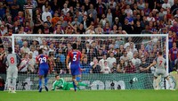 James Milner yang tampil sebagai eksekutor sukses menyarangkan si kulit bundar dan membawa Liverpool memimpin 1-0. (Eddie Keogh/REUTERS)