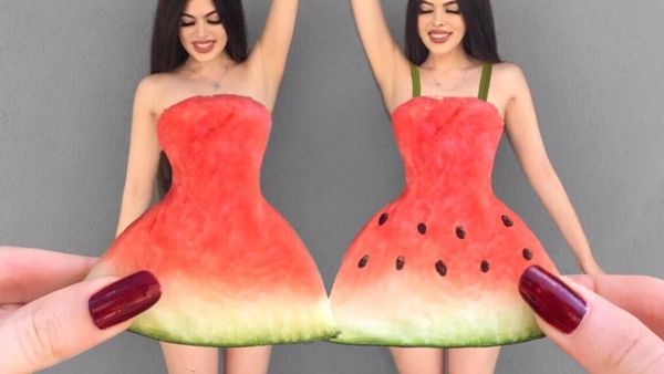 Cantik Kayak Barbie! 2 Gadis Kembar Ini Sering Foto Bareng Makanan