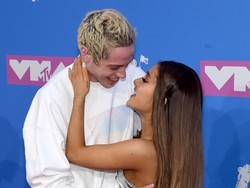 Ariana Grande Kembalikan Cincin Rp 1,5 M Setelah Batal Tunangan, Perlukah?