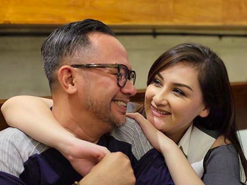Punya Anak Remaja, Mona Ratuliu Punya Trik Sendiri Punya Anak Remaja, Mona Ratuliu Punya Trik Sendiri