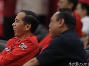 Ini Harga Jaket Anak Motor yang Dipakai Jokowi Nonton Asian Games