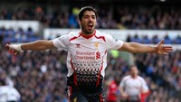 Liverpool melakukan pembelian sukses di bulan Januari 2011 dalam diri Luis Suarez. Didatangkan dengan nilai transfer 22,8 juta pound sterling dari Ajax Amsterdam, dia menyumbangkan 82 gol dalam 133 pertandingan. (Foto: Ben Hoskins/Getty Images)