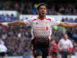 Luis Suarez didatangkan Liverpool dari Ajax hanya senilai GBP 22 juta di Januari tujuh tahun lalu. Terlepas dari kontroversinya, bomber Uruguay itu membawa Liverpool dalam persaingan gelar juara Premier League 2013/14, meski akhirnya harus puas finis runner-up. Sebanyak 82 gol dan 48 assist menjadi bukti kontribusi Suarez selama empat tahun di Merseyside. (Foto: Ben Hoskins/Getty Images)