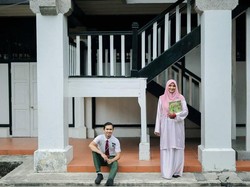 Bukan Hanya di Drama TV, Kisah Cinta Guruku Istriku Ini Nyata