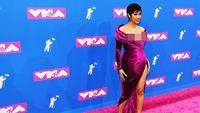 Nicki Minaj Hingga Cardi B, 9 Tampilan Terseksi di Red Carpet MTV VMAs 2018