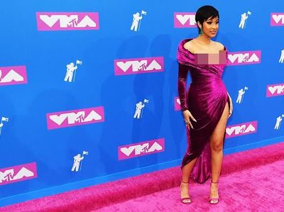 Nicki Minaj Hingga Cardi B, 9 Tampilan Terseksi di Red Carpet MTV VMAs 2018