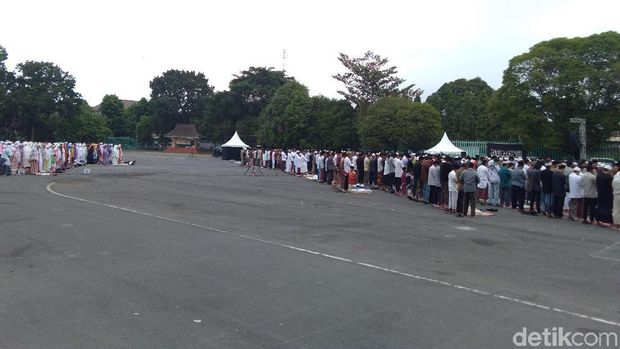 Ribuan Warga Salat Idul Adha di Parkiran Mandala Krida Yogya