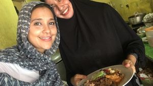 Ini Bukti Kalau Ayu Azhari Gemar Masak dan Makan Mangga