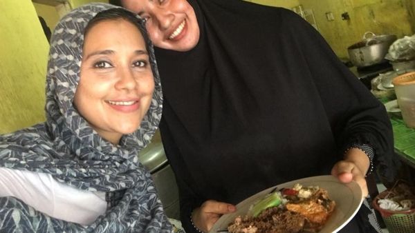 Ini Bukti Kalau Ayu Azhari Gemar Masak dan Makan Mangga