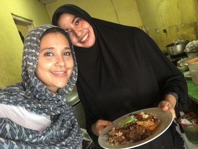 Ini Bukti Kalau Ayu Azhari Gemar Masak dan Makan Mangga