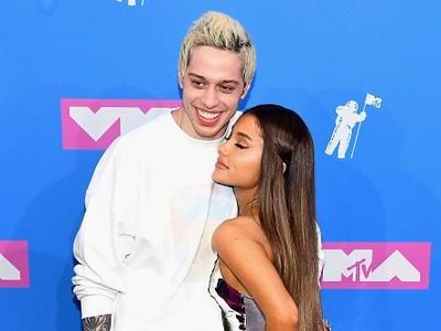 Penampilan Langka Ariana Grande Tanpa Kuncir Kuda, Makin Cantik!