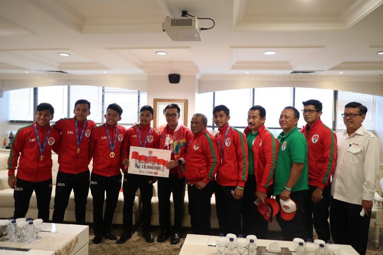 Juara Gothia Cup, Tim Pelajar U-16 Diganjar Beasiswa dari Menpora Juara Gothia Cup, Tim Pelajar U-16 Diganjar Beasiswa dari Menpora