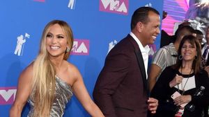 Penampakan Cincin Tunangan Rp 14,2 M Jennifer Lopez