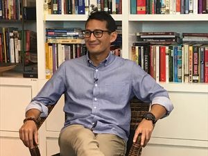 Kemeja Biru Sandiaga Masukan Desainer Didit Prabowo Kemeja Biru Sandiaga Masukan Desainer Didit Prabowo