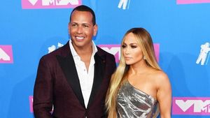 Foto Kocak Tapi Romantis, Saat Alex Rodriguez Jadi Pacar Instagram J-Lo