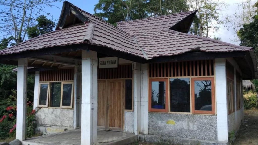 Rumah Tahan Gempa Mulai Dibangun di Lombok Rumah Tahan Gempa Mulai Dibangun di Lombok