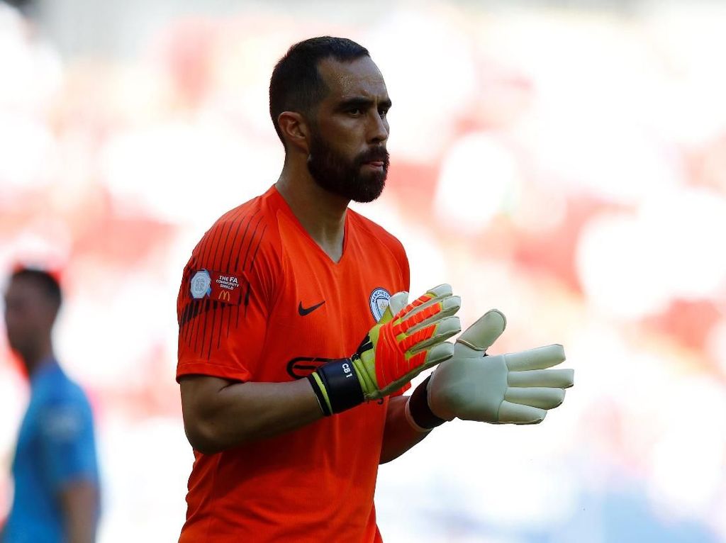 Claudio Bravo Cedera, City Krisis Kiper Claudio Bravo Cedera, City Krisis Kiper