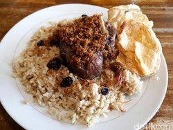 Malam Ini Enaknya Makan Nasi Kebuli yang Gurih Berempah
