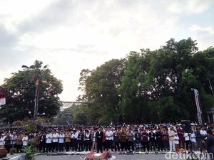 Salat Ied Hari Ini, Warga MTA Padati Kompleks Stadion Manahan Solo Salat Ied Hari Ini, Warga MTA Padati Kompleks Stadion Manahan Solo