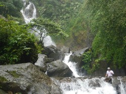 Yang Segar-segar di Curug Ciherang Bogor