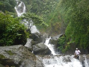 Yang Segar-segar di Curug Ciherang Bogor Yang Segar-segar di Curug Ciherang Bogor