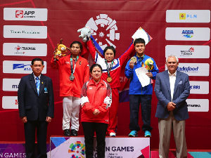 Dukung Asian Games, Menko PMK Ikut Serahkan Medali ke Atlet