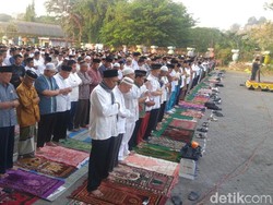 Khusyuknya Salat Idul Adha Hari ini di Semarang